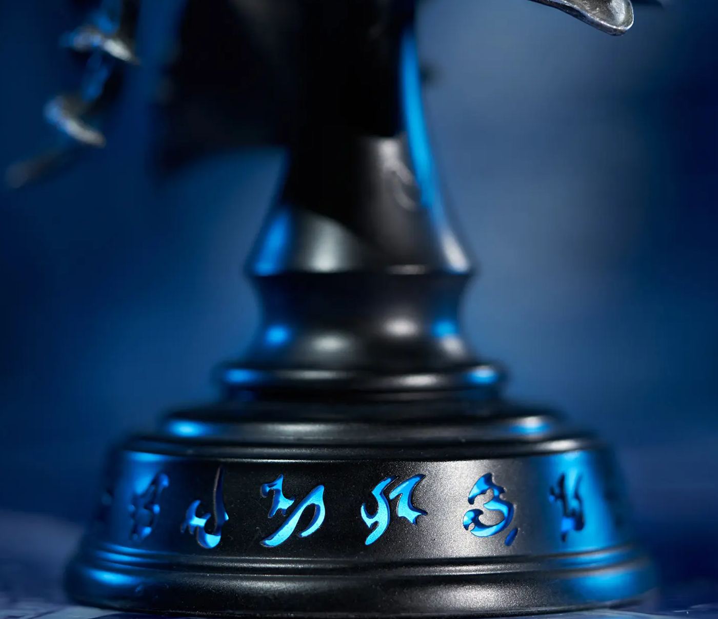 Blizzard Entertainment - World of Warcraft - Helm of Domination Metal Replica Desktop Ornament BLZ011 (Licensed)Statue 