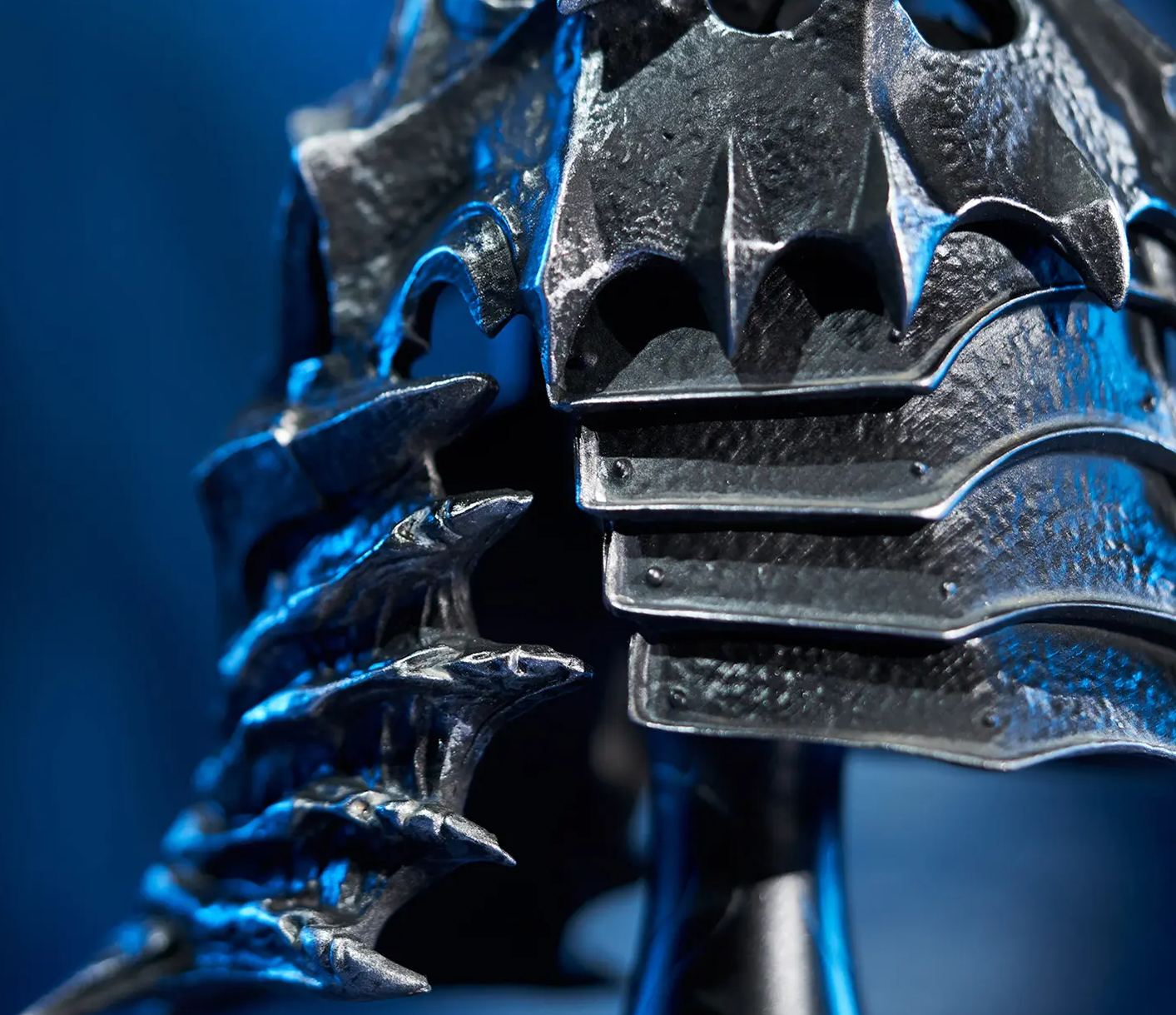 Blizzard Entertainment - World of Warcraft - Helm of Domination Metal Replica Desktop Ornament BLZ011 (Licensed)Statue 