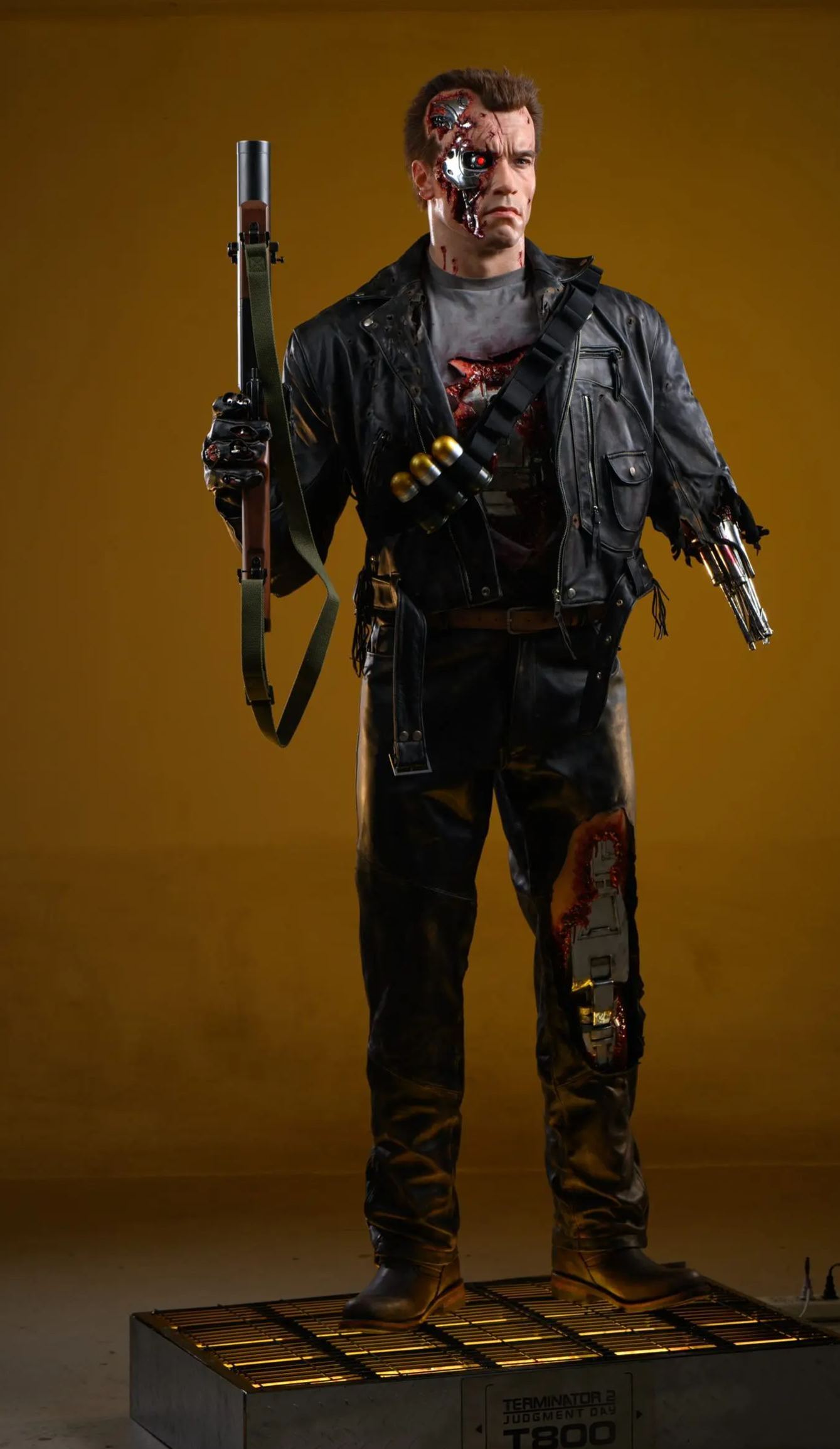 Inner Studio - Terminator T800 battle damage 1/1 life size statue The Terminator Statue