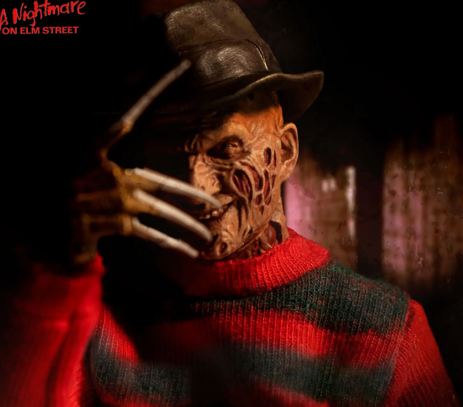 Mezco Studio - A Nightmare on Elm Street: Freddy Krueger Licensed Statue 