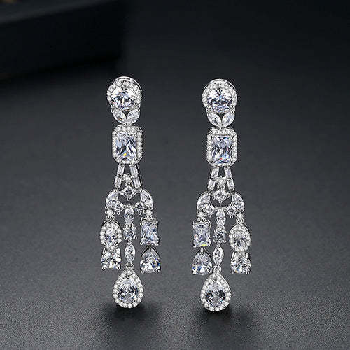 Tassel Dazzling White Round Cut Moissanite Diamonds Elegant 18k White/