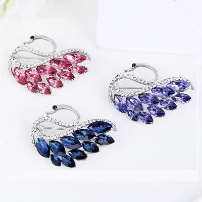 Cross-border supply Korean version of high-end crystal swan brooch corsage wholesale women's white swan silver clothing accessories-Mix MIx Style