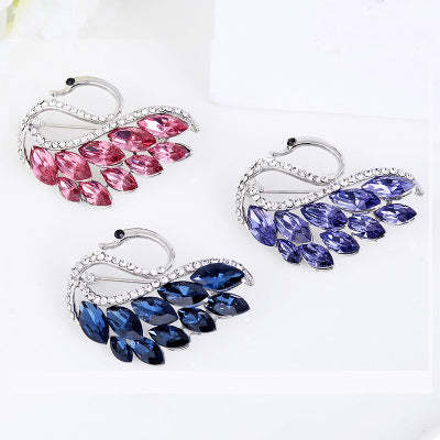 Cross-border supply Korean version of high-end crystal swan brooch corsage wholesale women's white swan silver clothing accessories-Mix MIx Style