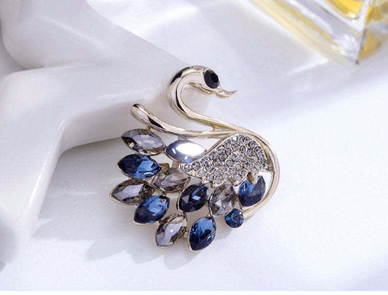 Cross-border supply Korean version of high-end crystal swan brooch corsage wholesale women's white swan silver clothing accessories-Mix MIx Style