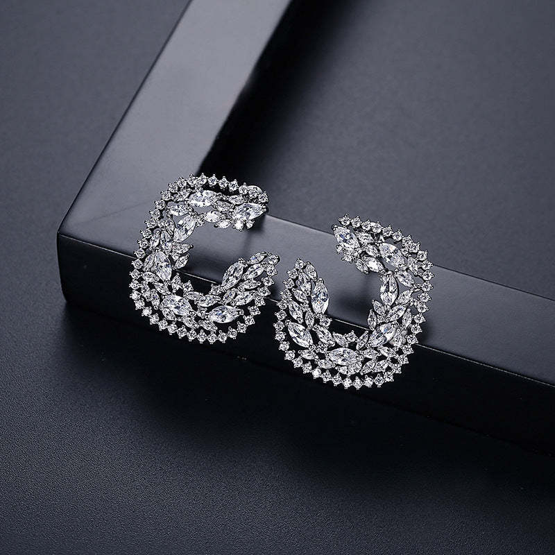 White Circle Embellished Moissanite Diamonds Luxury 18k White Gold Pla