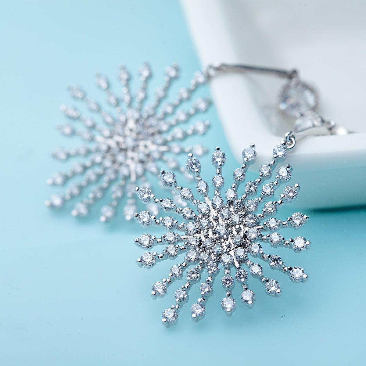 Snowflake Shaped Timeless White Moissanite Diamonds Luxury 18k White Gold Plated Vintage Drop Earrings | Mix Mix Style-Mix MIx Style