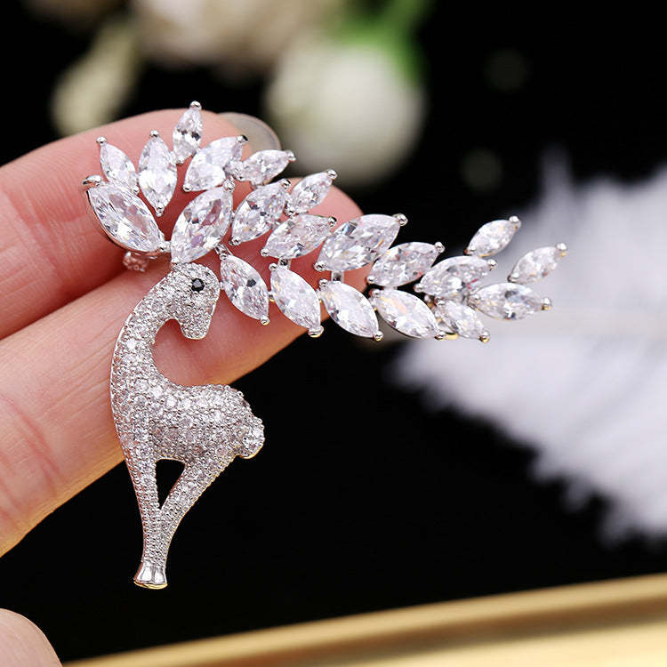 New cute deer brooch for women Korean style fashionable zircon animal versatile creative accessories wholesale-Mix MIx Style