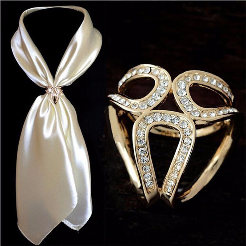 Foreign trade jewelry supply fashion three-dimensional three-ring diamond scarf buckle ladies shawl buckle accessories wholesale direct sales-Mix MIx Style
