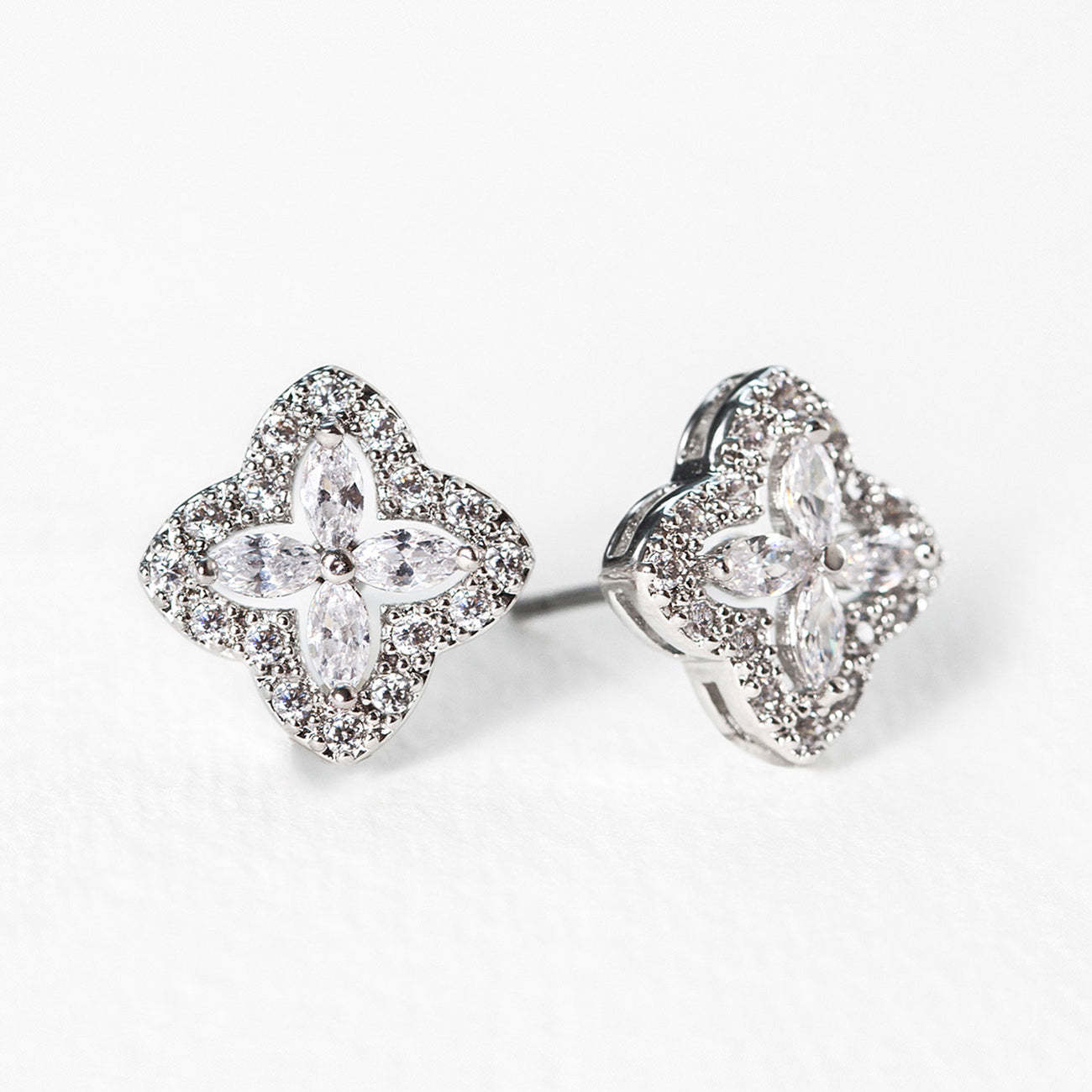 Floral Moissanite Stud 18K White Gold Earrings | Mix Mix Style [Hot Seller]-Mix MIx Style