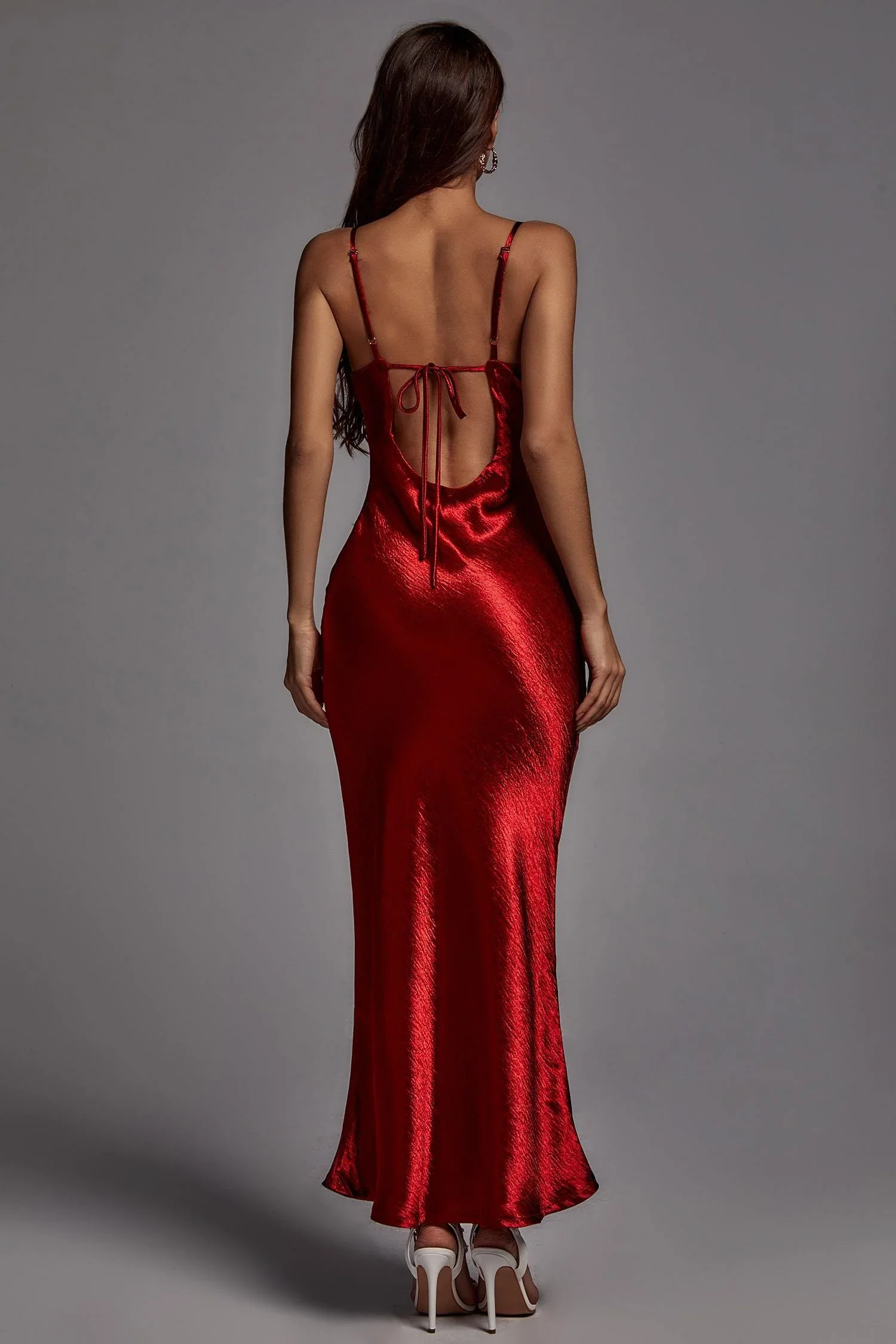 Backless Dresses: Show Off Your Stunning Back -Mix MIx Style