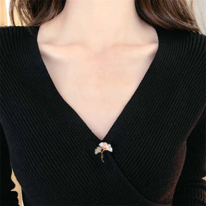 Elegant temperament niche design clothing women's cardigan anti-exposure fixed pin natural freshwater pearl ginkgo leaf brooch-Mix MIx Style