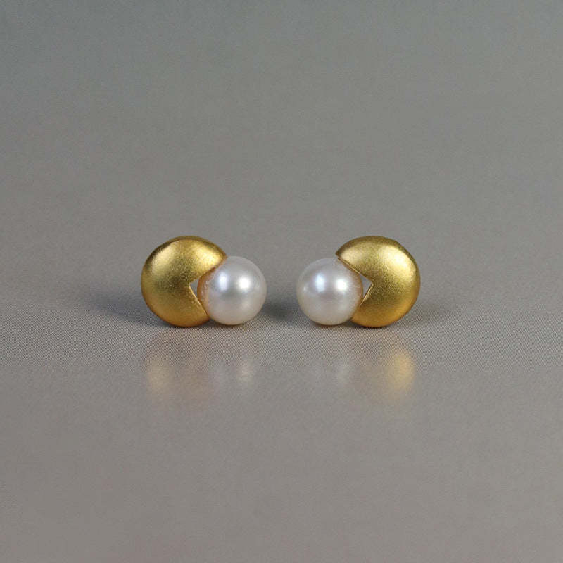 Two-color Circle White Akoya Pearl Elegant 18k White/Vermeil Gold Plated Stud Earrings | Mix Mix Style-Mix MIx Style