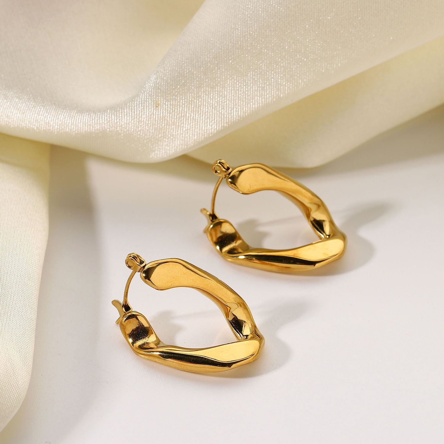 Minimalist Classic Elegant 18k Vermeil Gold Plated Vintage Retro Wavy Hoop Earrings | Mix Mix Style-Mix MIx Style