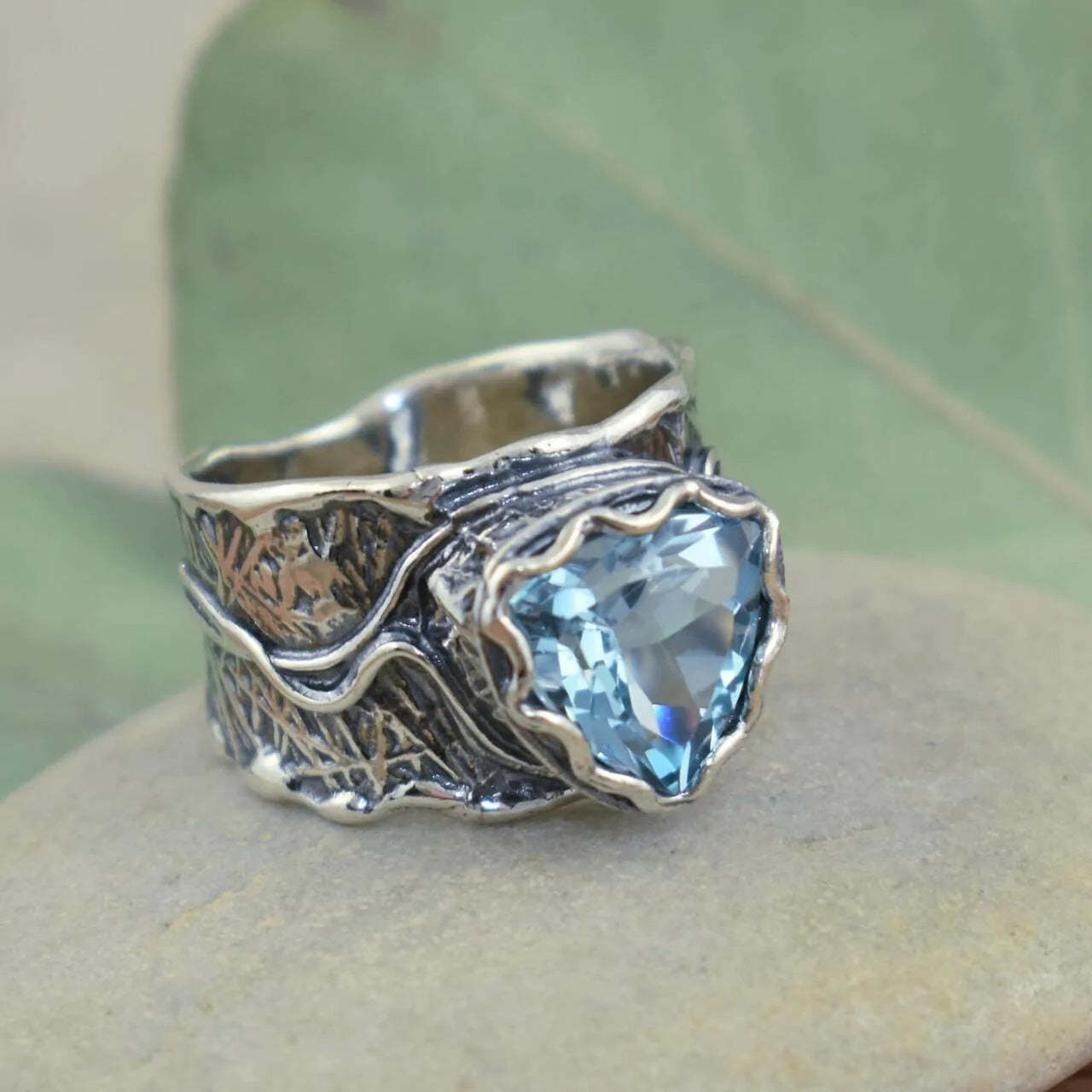 Retro Two Color Sea Blue Triangle Cut Moissanite Diamond 18k White Gol