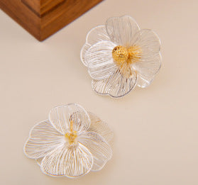 White Flower Delicate Elegant 18k Vermeil Gold Plated Vintage Retro Stud Earrings | Mix Mix Style-Mix MIx Style