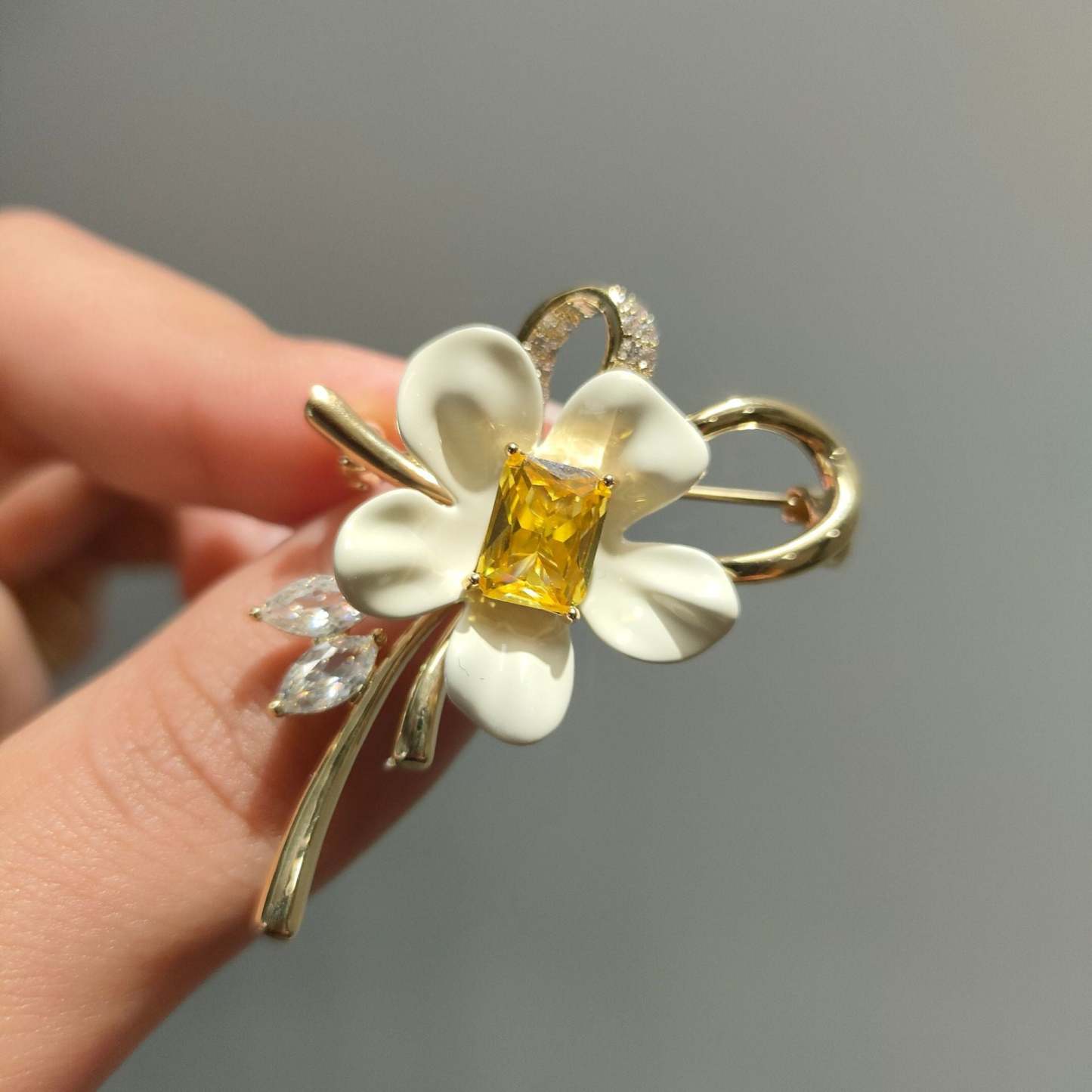 Xiliang Concubine's new spring product, sweet enamel zircon flower brooch, high-end women's exquisite cardigan to prevent exposure-Mix MIx Style