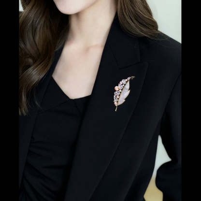 New autumn and winter clothing suit jacket coat accessories leaf high-grade natural mother-of-pearl freshwater pearl feather brooch-Mix MIx Style