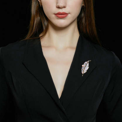 New autumn and winter clothing suit jacket coat accessories leaf high-grade natural mother-of-pearl freshwater pearl feather brooch-Mix MIx Style
