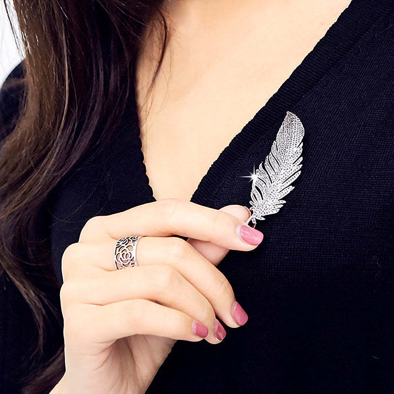 2023 Korean new style temperament zircon corsage women's suit cheongsam pin shawl buckle accessories high-end feather brooch-Mix MIx Style