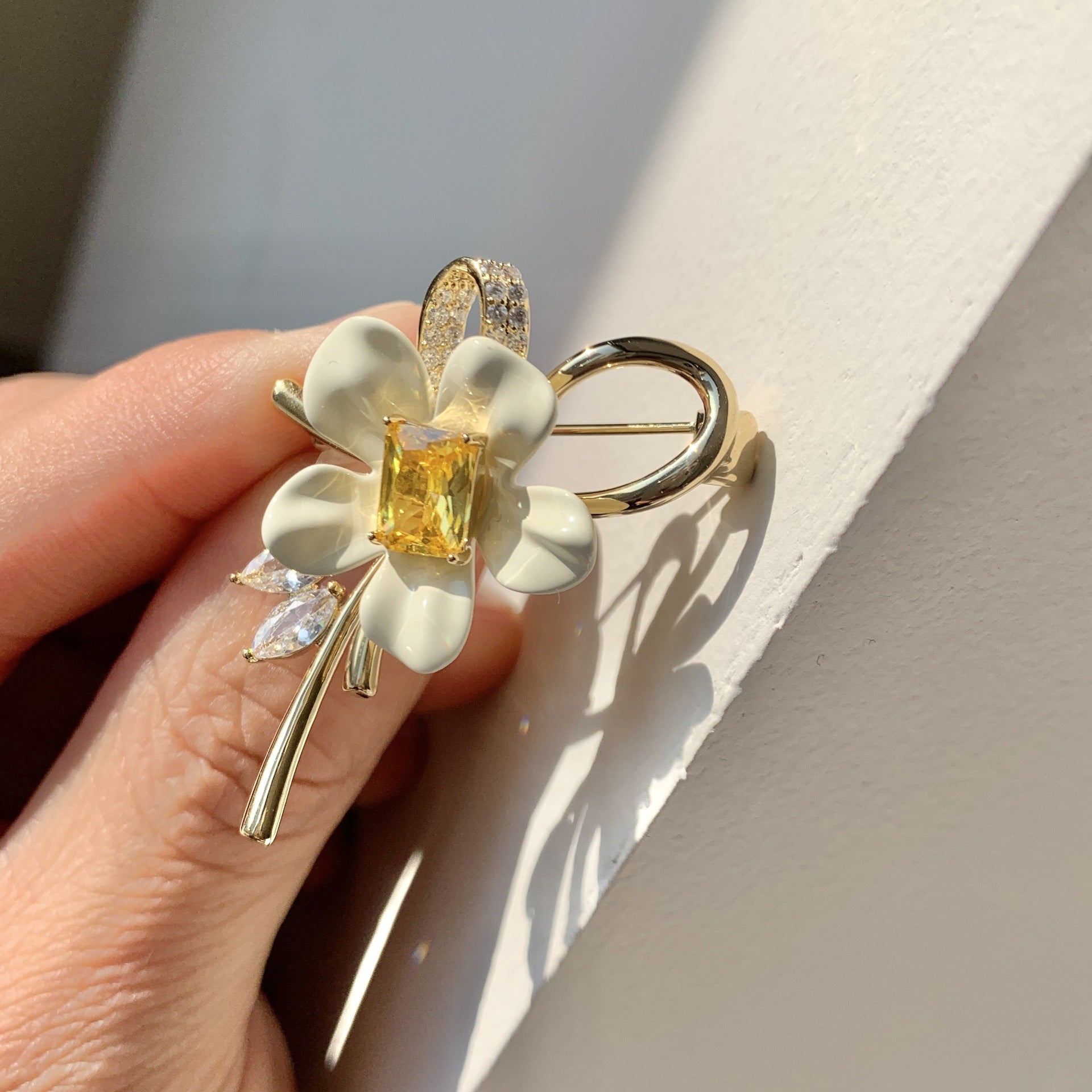 Xiliang Concubine's new spring product, sweet enamel zircon flower brooch, high-end women's exquisite cardigan to prevent exposure-Mix MIx Style