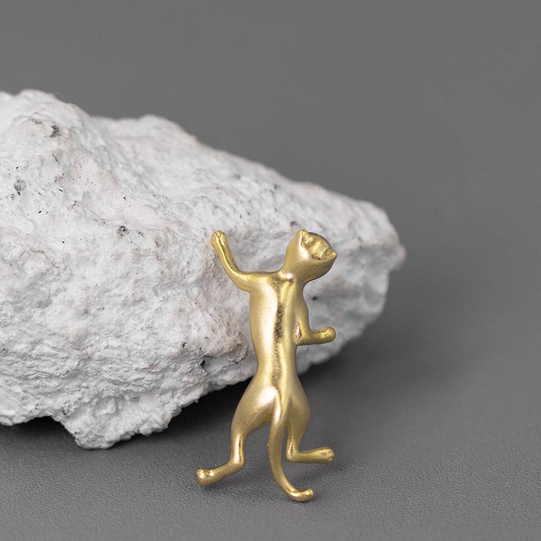 Looking for original jailbreak sterling silver S925 neutral, domineering, fun and cute climbing cat brooch hat ornaments-Mix MIx Style