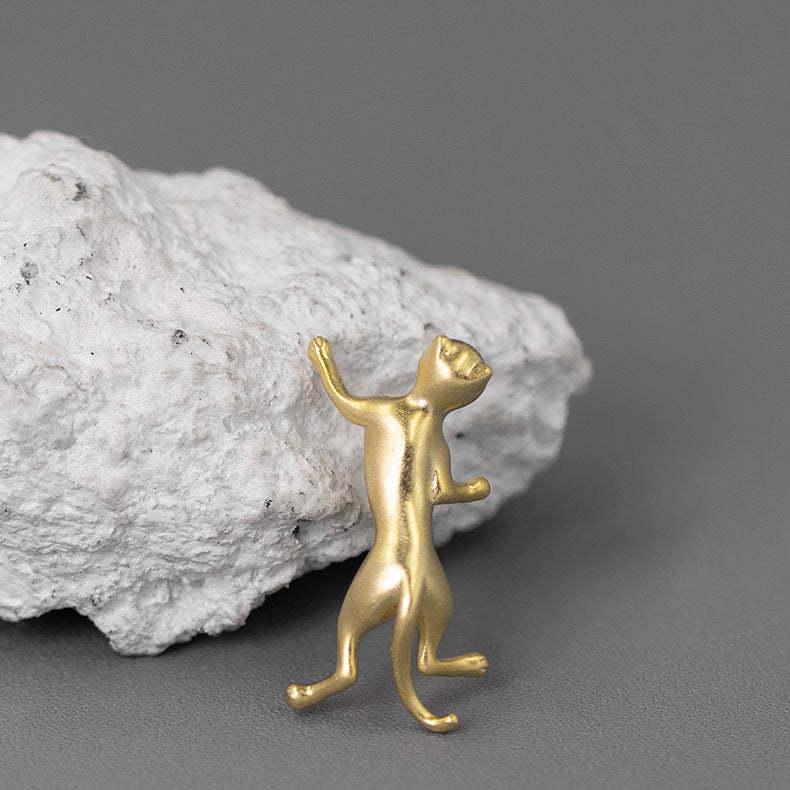 Looking for original jailbreak sterling silver S925 neutral, domineering, fun and cute climbing cat brooch hat ornaments-Mix MIx Style