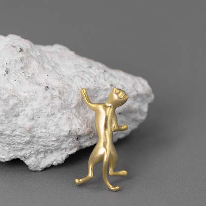 Looking for original jailbreak sterling silver S925 neutral, domineering, fun and cute climbing cat brooch hat ornaments-Mix MIx Style