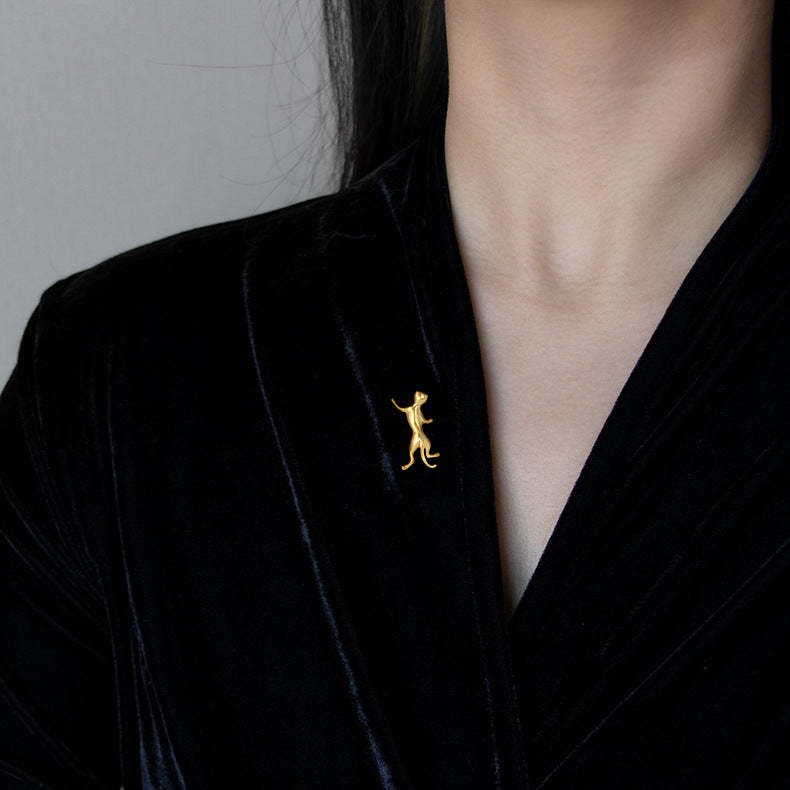 Looking for original jailbreak sterling silver S925 neutral, domineering, fun and cute climbing cat brooch hat ornaments-Mix MIx Style