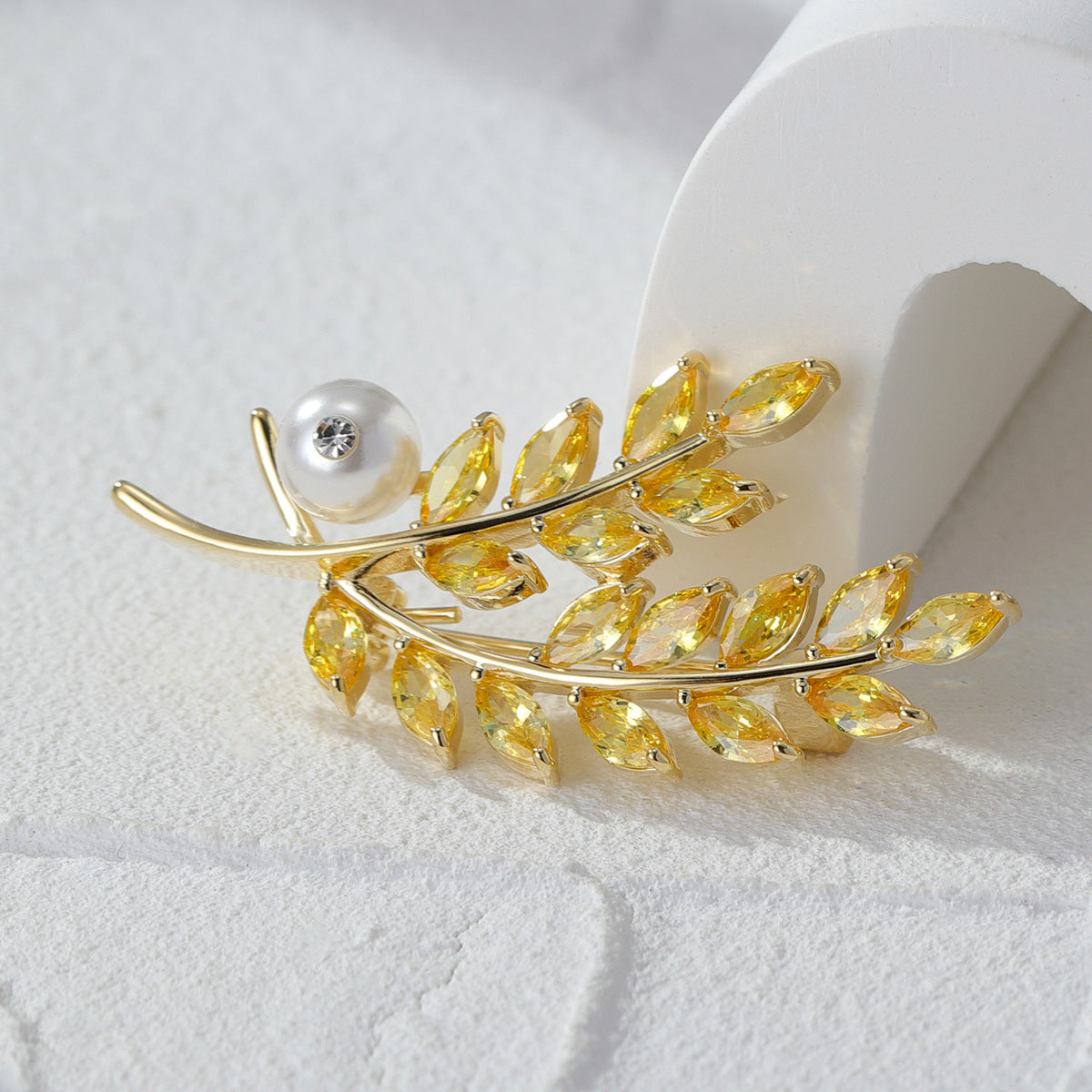 Korean version of high-end leaf pearl brooch for women ins trendy personality versatile corsage suit coat pin manufacturer wholesale-Mix MIx Style