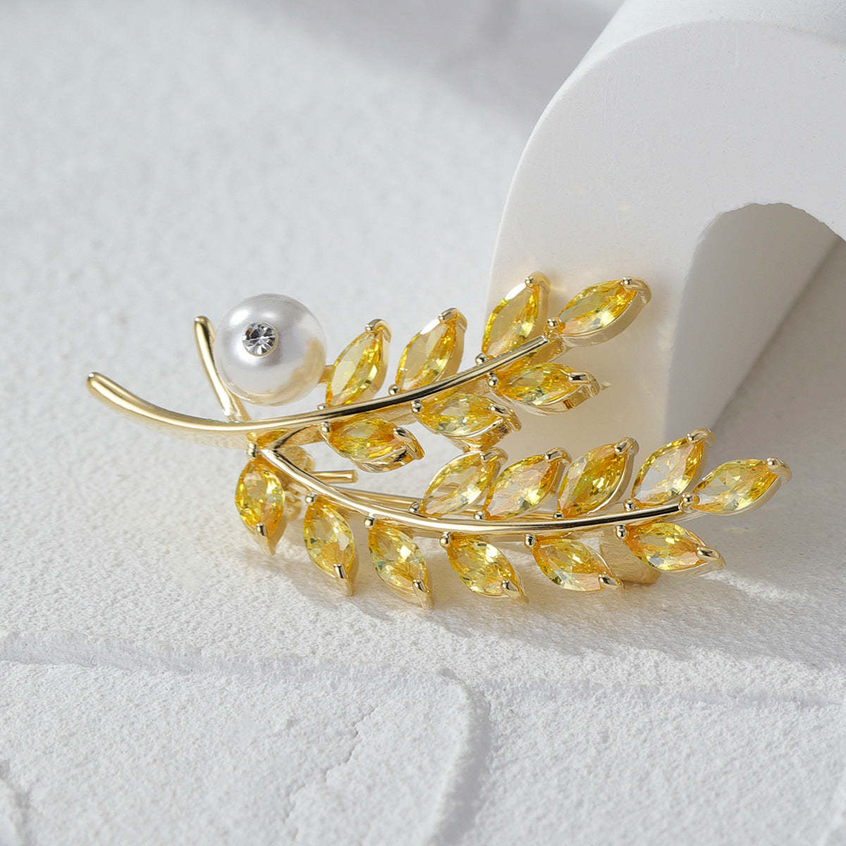Korean version of high-end leaf pearl brooch for women ins trendy personality versatile corsage suit coat pin manufacturer wholesale-Mix MIx Style