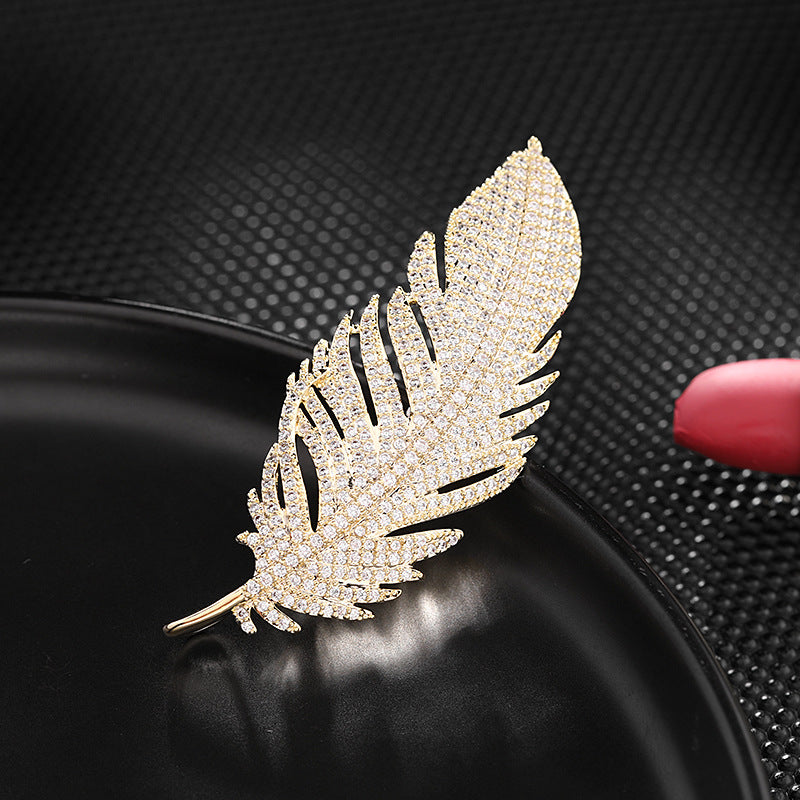 2023 Korean new style temperament zircon corsage women's suit cheongsam pin shawl buckle accessories high-end feather brooch-Mix MIx Style