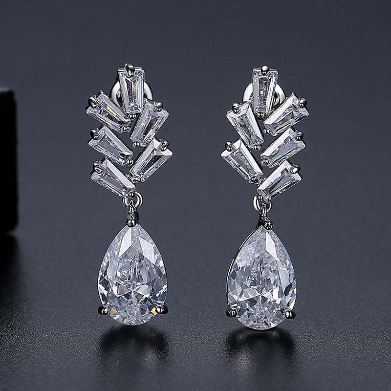 White Classic Timeless Pear Cut Moissanite Diamond 2ct Elegant 18k Whi