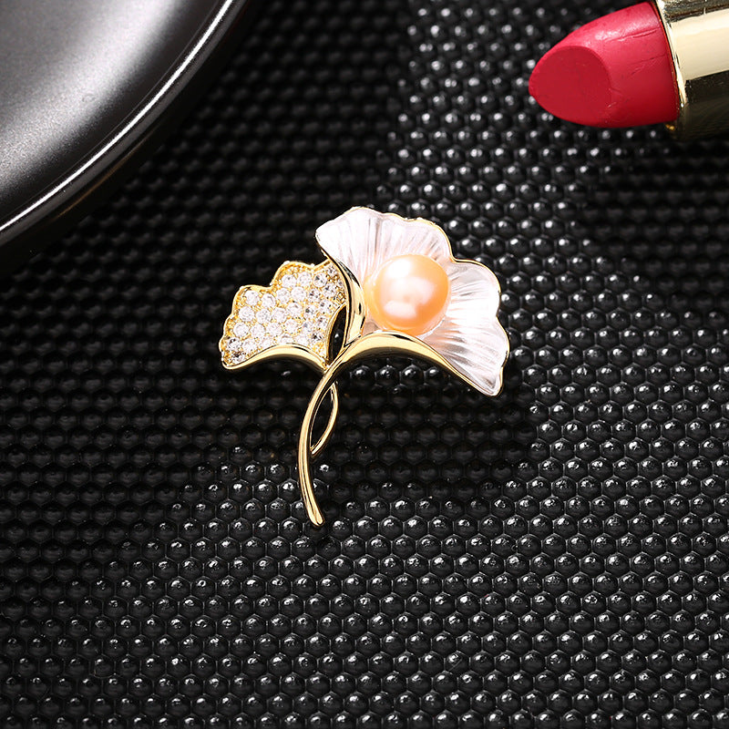 Elegant temperament niche design clothing women's cardigan anti-exposure fixed pin natural freshwater pearl ginkgo leaf brooch-Mix MIx Style