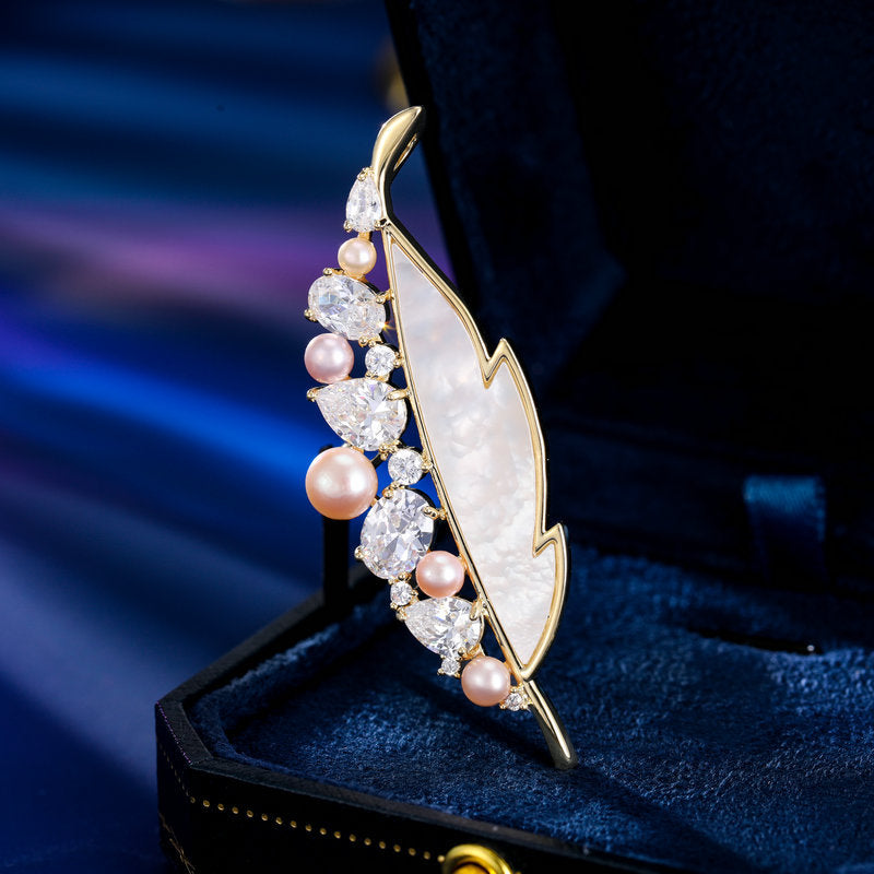 New autumn and winter clothing suit jacket coat accessories leaf high-grade natural mother-of-pearl freshwater pearl feather brooch-Mix MIx Style