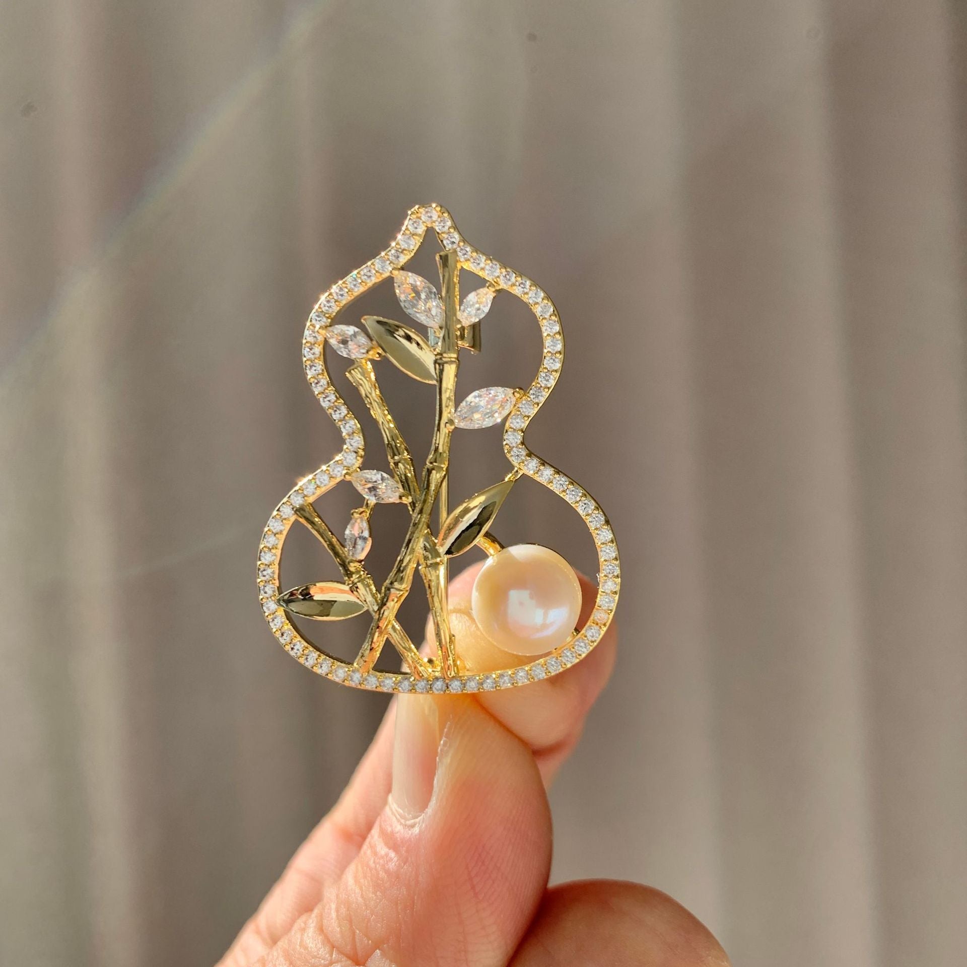 Concubine Xiliang French style light luxury exquisite copper zircon freshwater pearl bamboo brooch niche versatile gourd corsage-Mix MIx Style