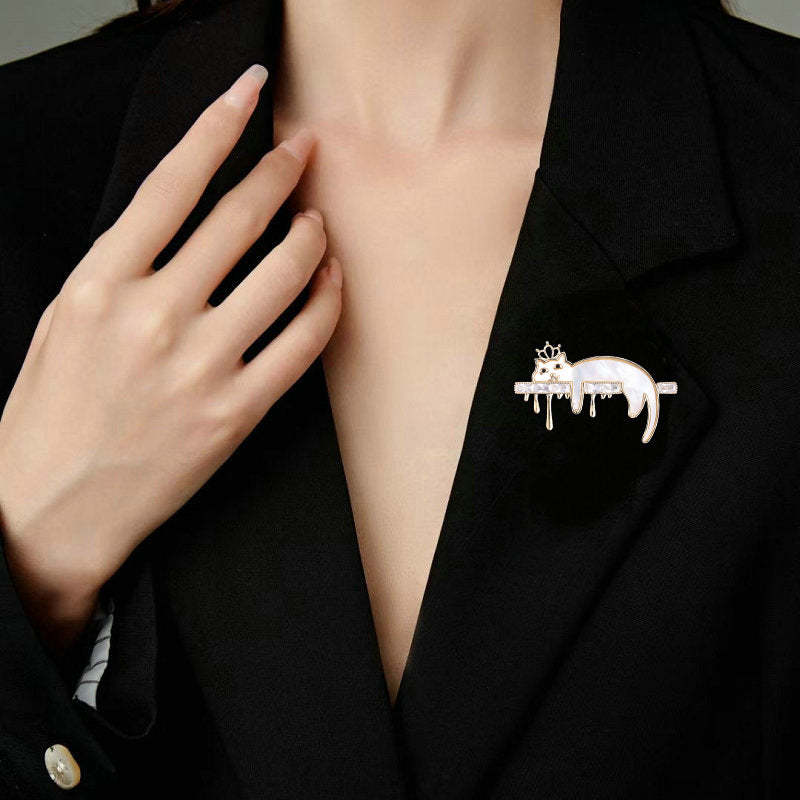 Niche design lazy cat brooch clothing coat accessories high-end natural mother-of-pearl cute lazy cat brooch-Mix MIx Style