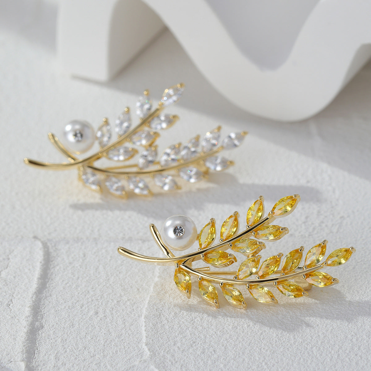 Korean version of high-end leaf pearl brooch for women ins trendy personality versatile corsage suit coat pin manufacturer wholesale-Mix MIx Style