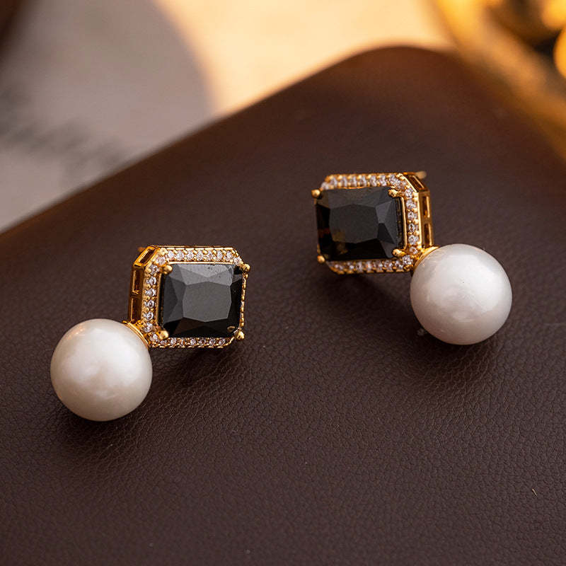 Classic White Akoya Pearl & Black Cushion Moissanite Diamonds 18k Verm