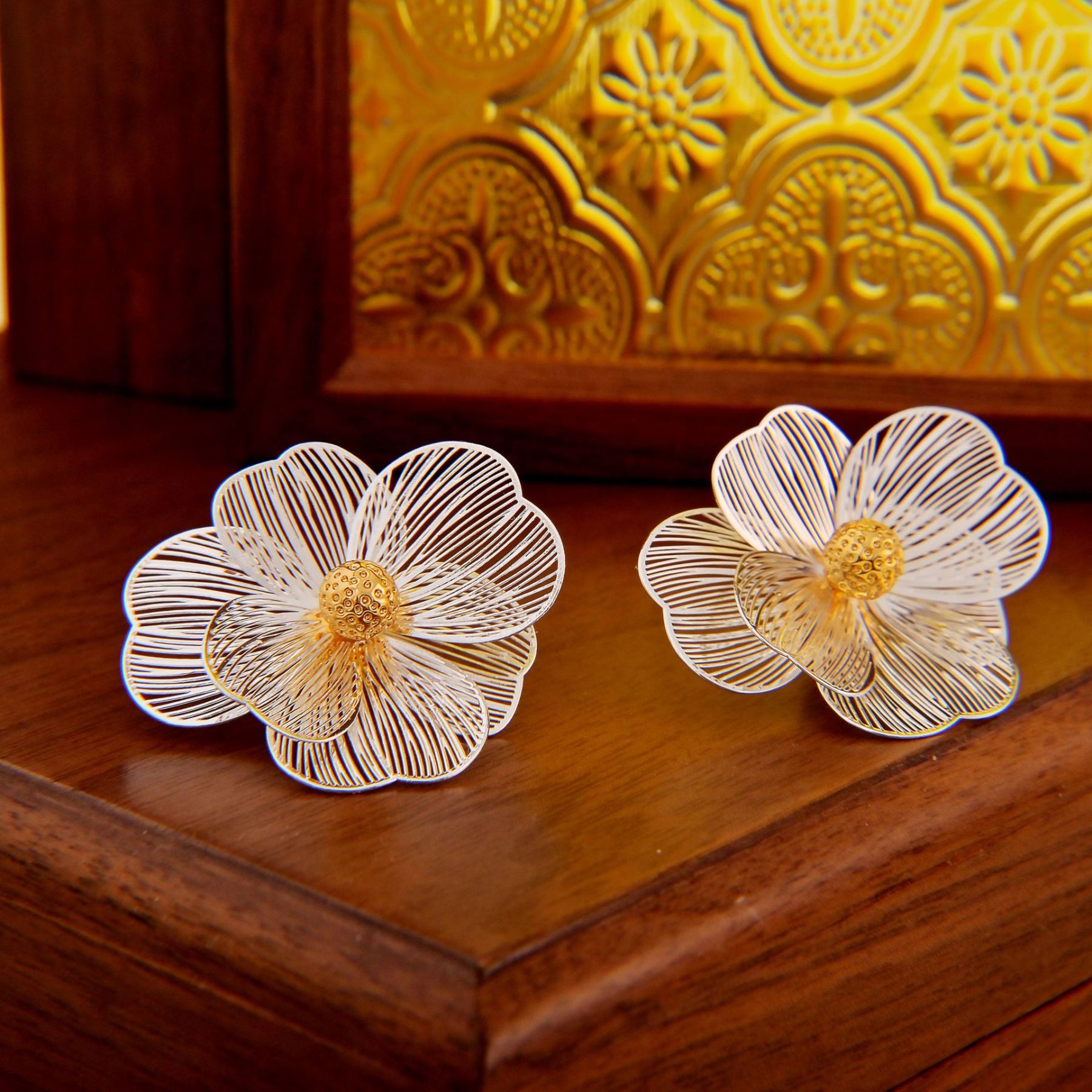 White Flower Delicate Elegant 18k Vermeil Gold Plated Vintage Retro Stud Earrings | Mix Mix Style-Mix MIx Style