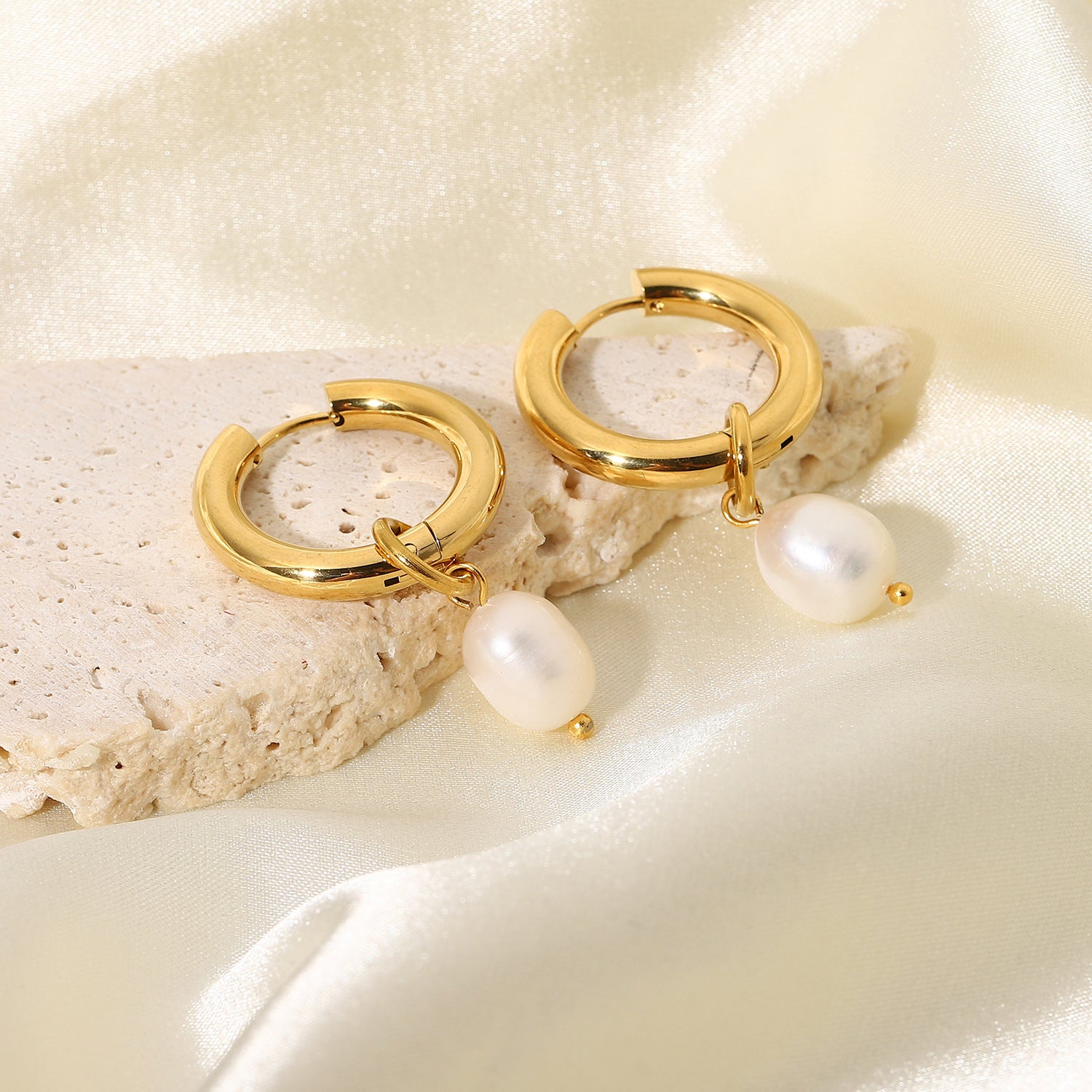 Classic White Akoya Pearl Minimalist 18k Vermeil Gold Plated Hoop Earrings | Mix Mix Style-Mix MIx Style