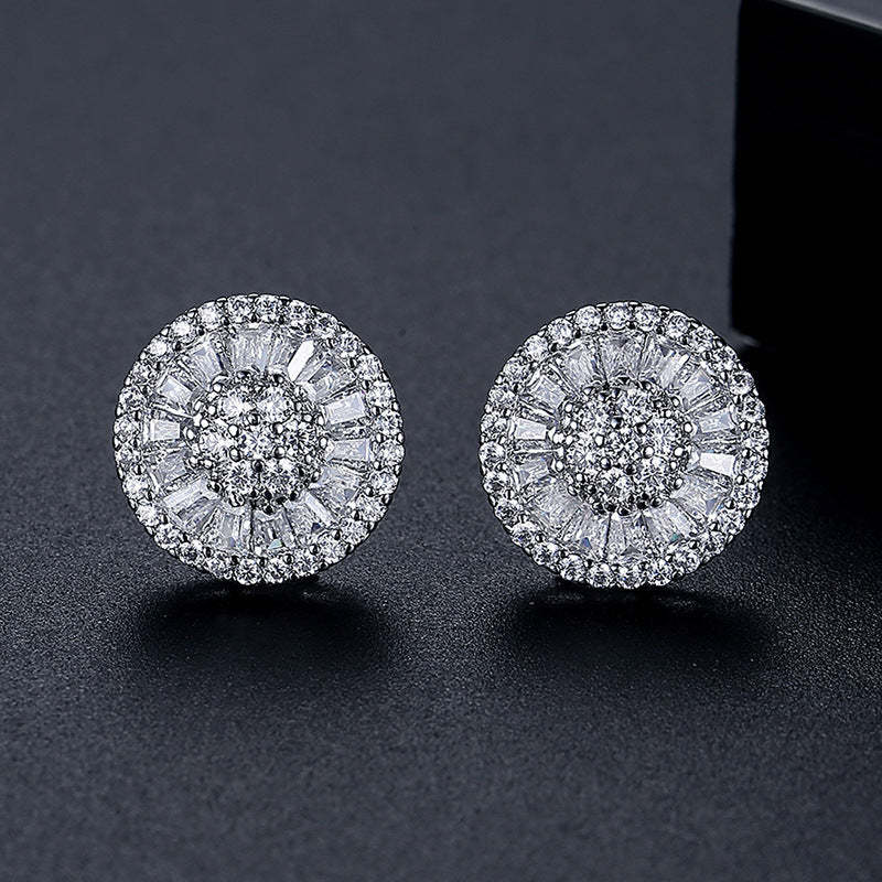 White Dazzling Circle Classic Moissanite Diamonds Elegant 18k White Go