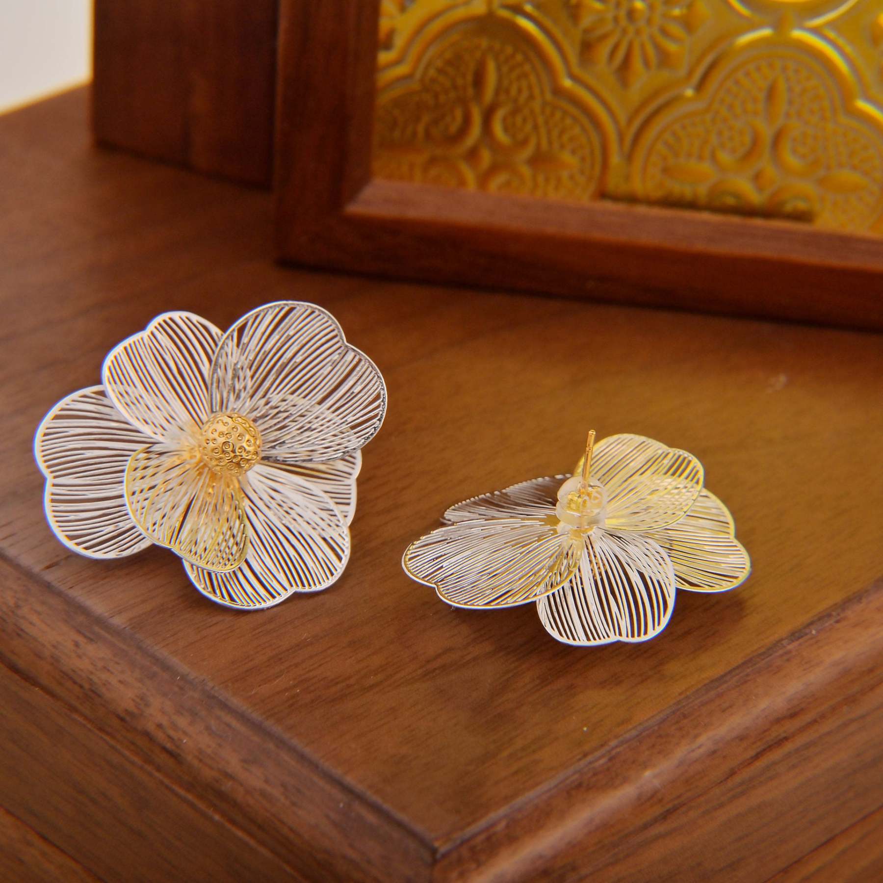 White Flower Delicate Elegant 18k Vermeil Gold Plated Vintage Retro Stud Earrings | Mix Mix Style-Mix MIx Style