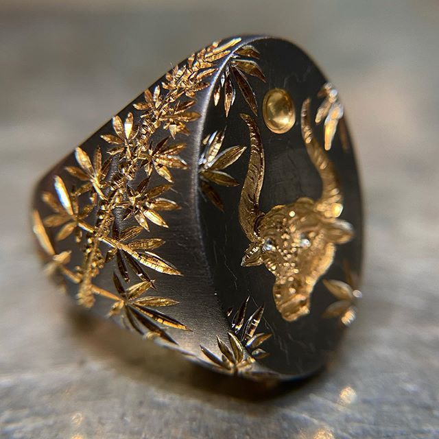 Black & Gold Bull Engraved Trendy Timeless Luxurious Retro Personality
