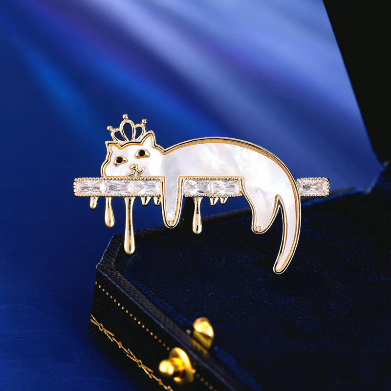Niche design lazy cat brooch clothing coat accessories high-end natural mother-of-pearl cute lazy cat brooch-Mix MIx Style