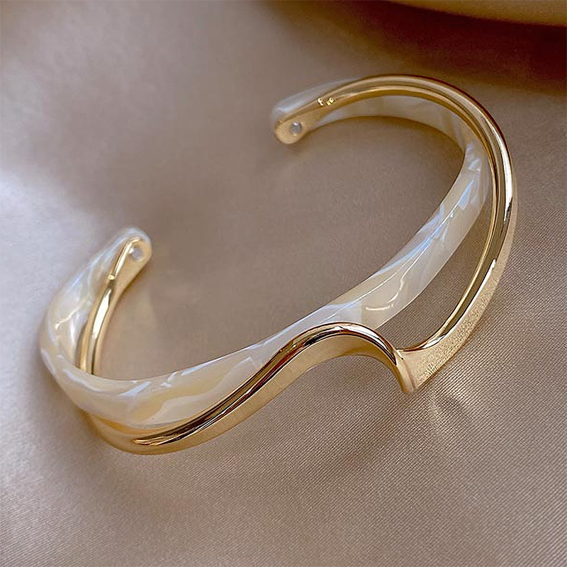 White Shellfish Bracelets - 18k Gold Plated Bangles with Geometric C-shaped Opening | Mix Mix Style [Hot Seller]-Mix MIx Style