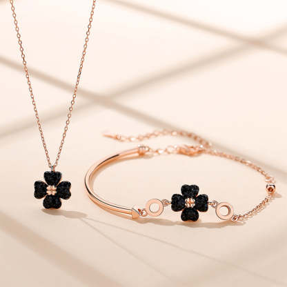 Modern Black Lucky Clover necklace & bracelet Set