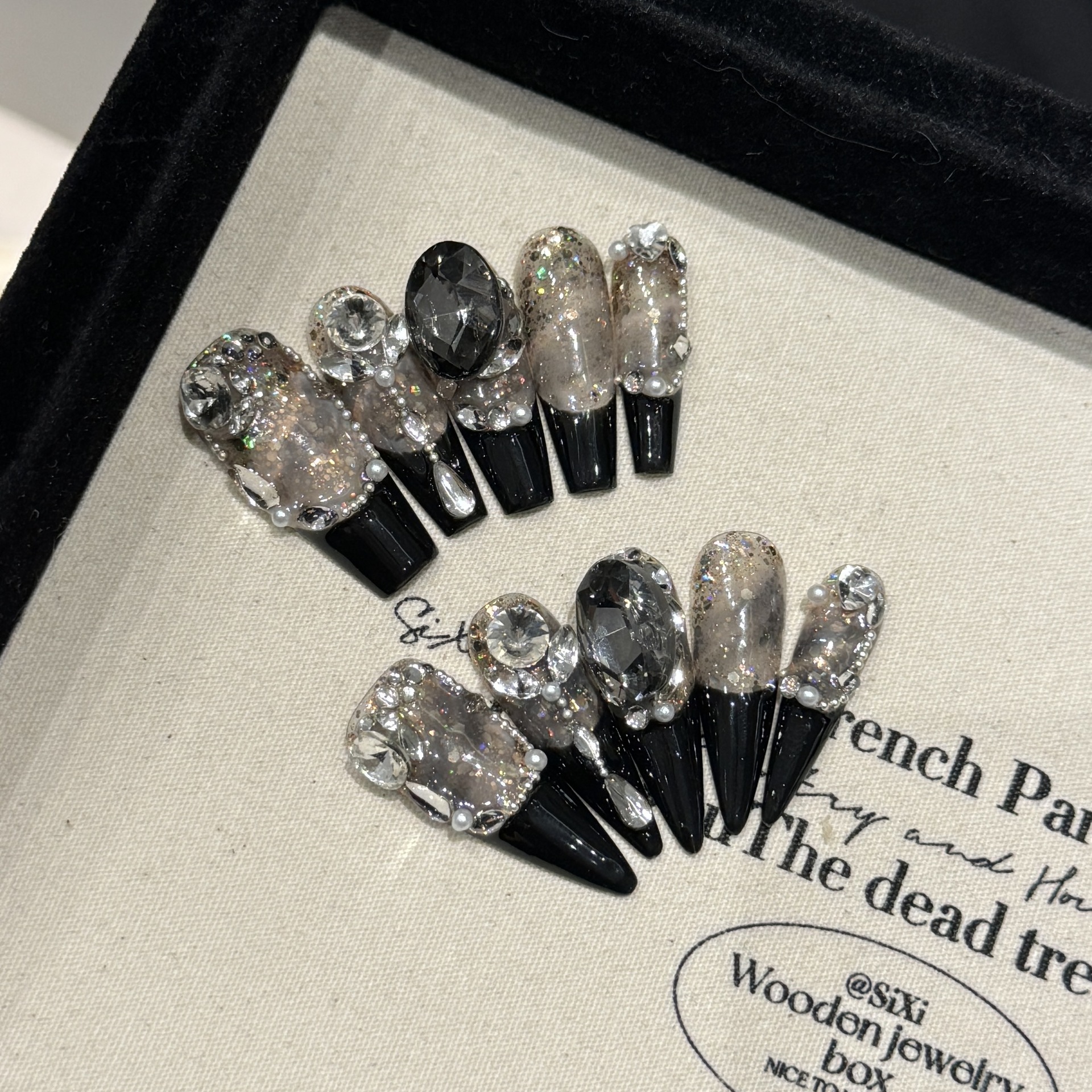 深夜繁星 | 水滴尖 | 长梯 | 黑色法式轻奢风 | 暗黑辣妹满钻爆闪 | 纯手工穿戴甲