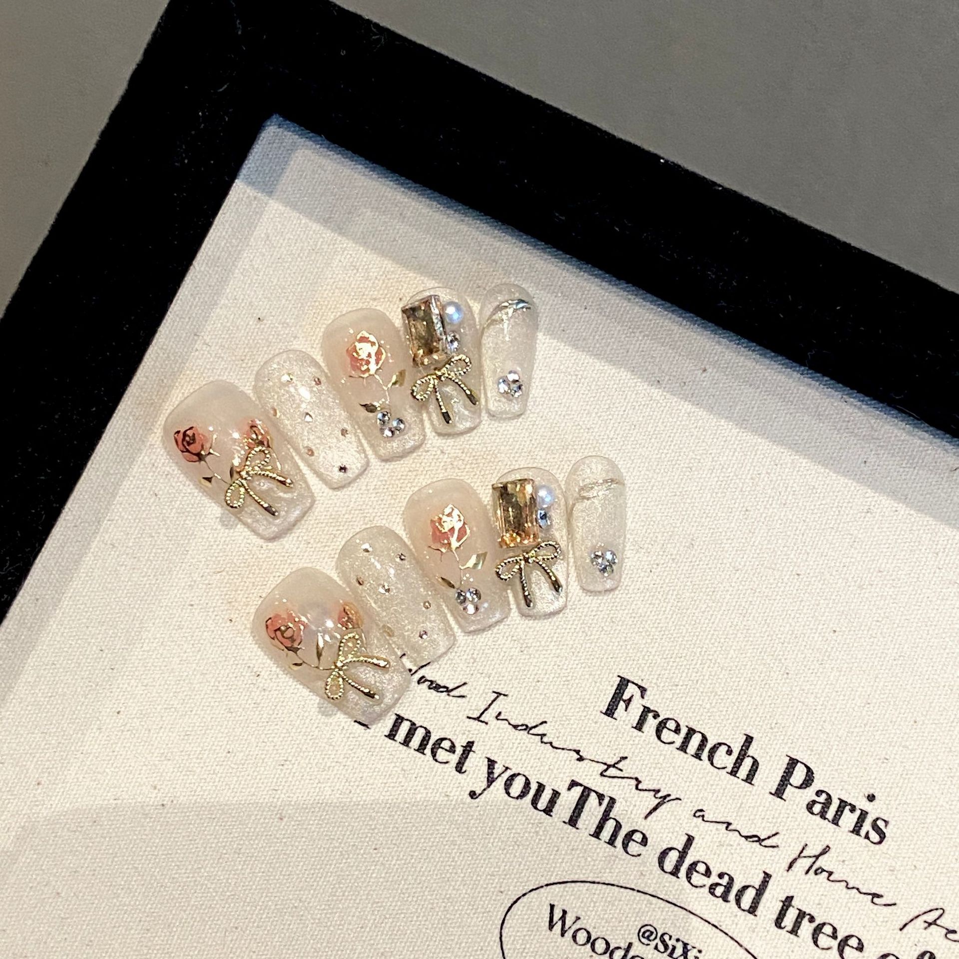 玫瑰故事 | 中梯 | 细腻手绘 | 猫眼玫瑰蝴蝶结 | 纯手工穿戴甲