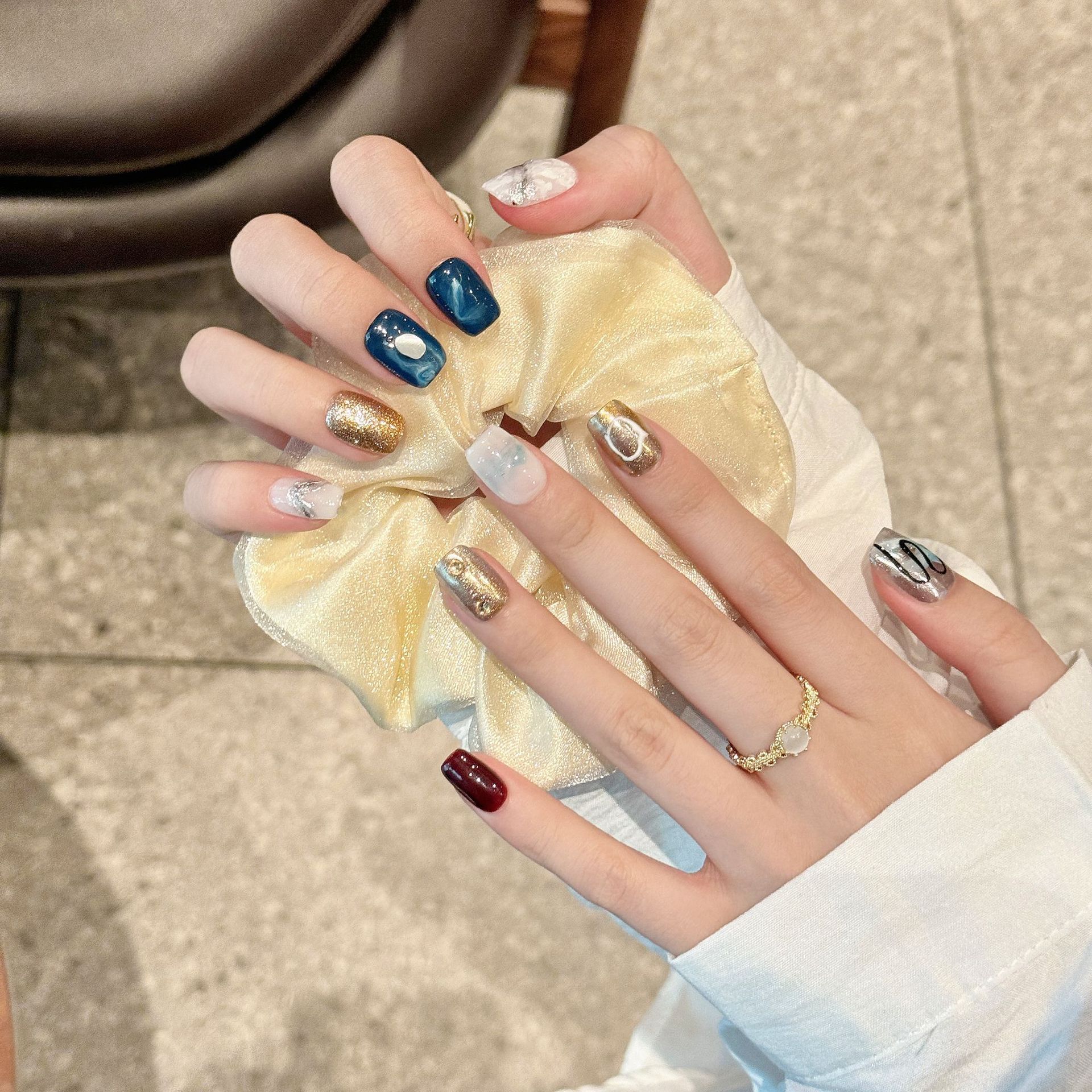 沂梦蓝雾 | 短梯 | 国风配色 | 晕染高级意境 | 气质显白爆闪 | 纯手工穿戴甲