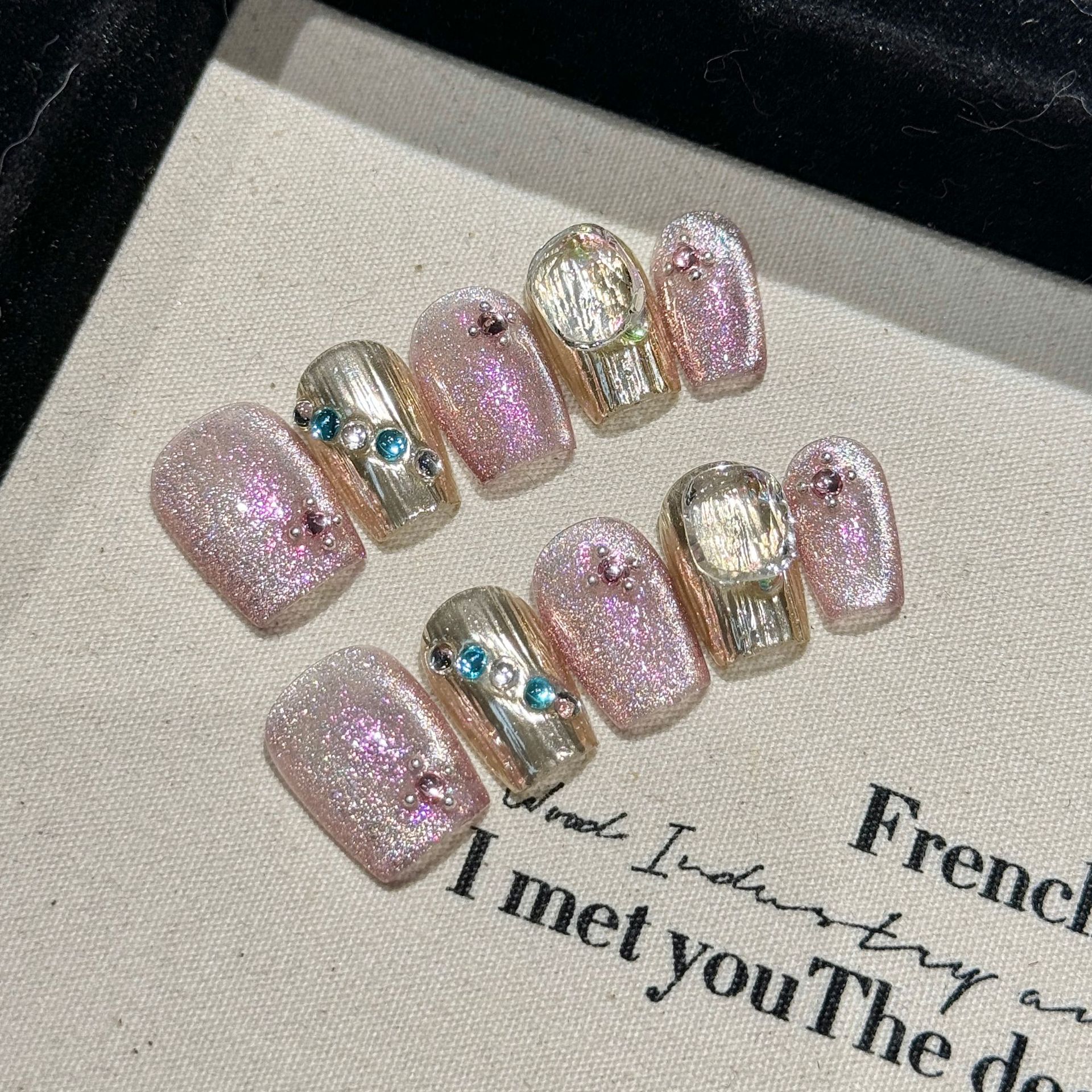 粉色布契拉提 | 短梯 | 高级感爆闪 | 猫眼气质显白 | 纯手工穿戴甲